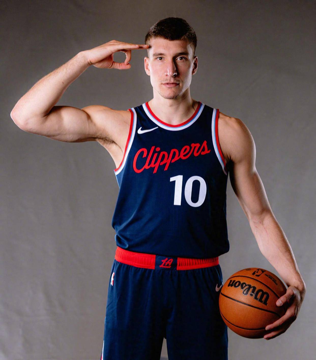 开云体育中国官网-快船大胜开拓者，莱纳德荣耀再现