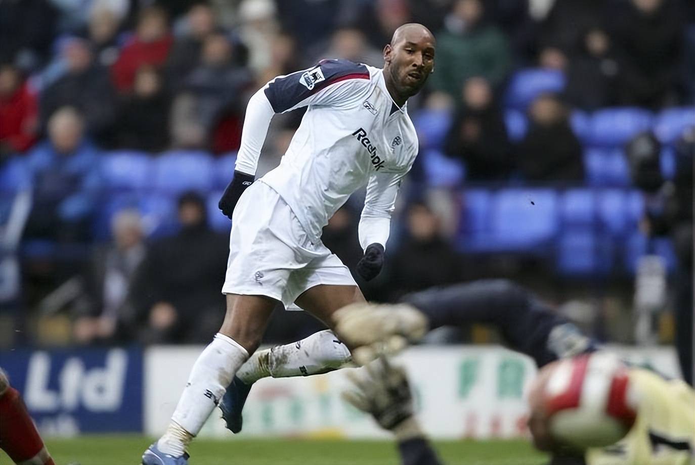 开云体育官网-卡利亚里新援表现抢眼，球队士气大涨的简单介绍