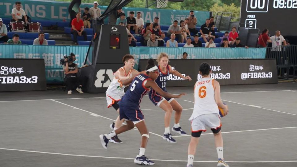 教练战术高超，球队连胜纵横赛场主导