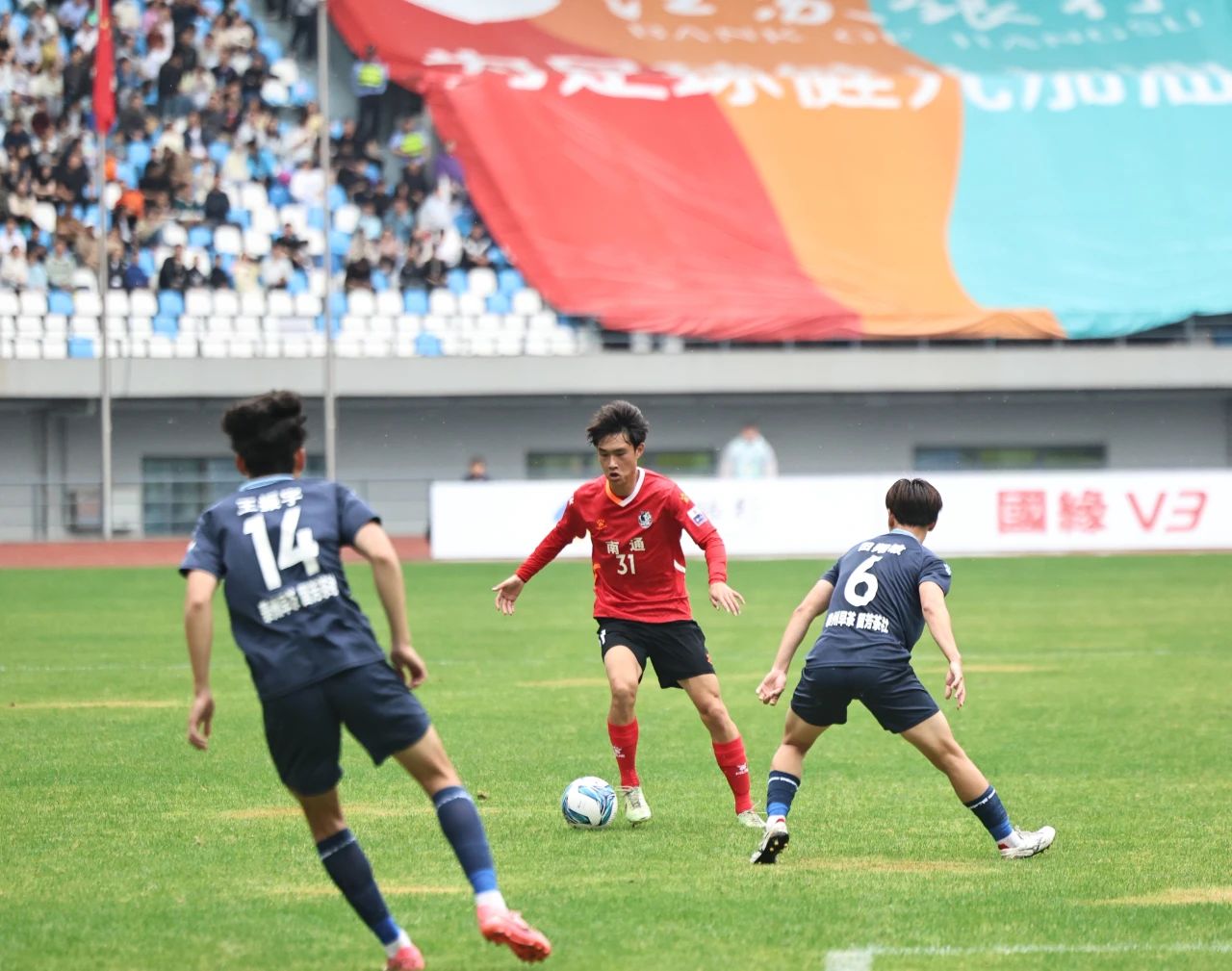 开云体育亚洲官网-关于广州篮球队大获全胜，积分榜稳居榜首的信息