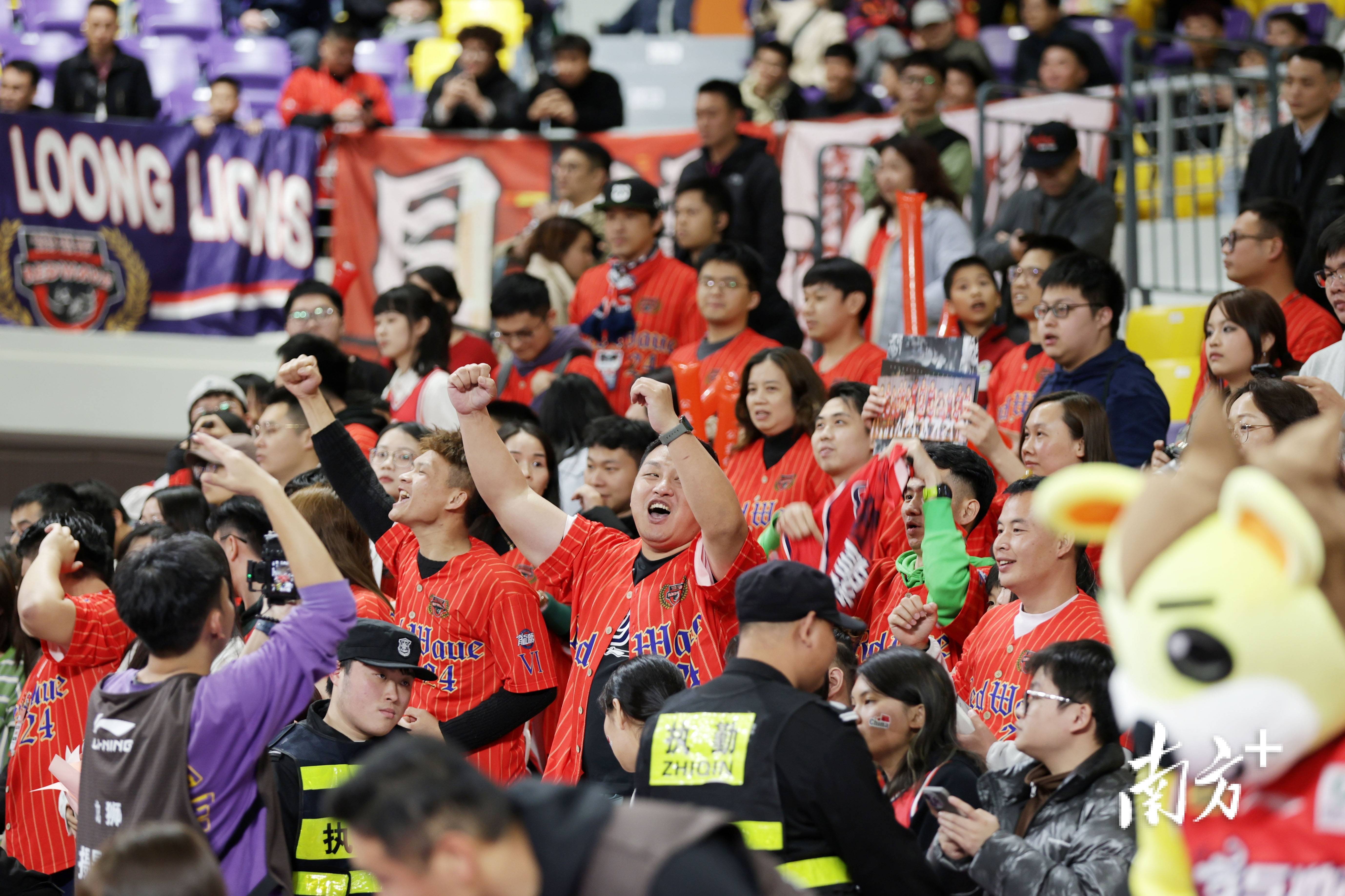 北京队在主场神奇扭转，引来掌声不绝