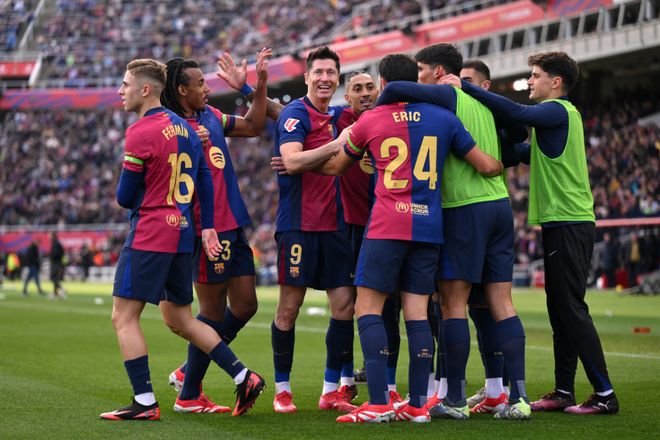 包含塞维利亚客场取胜，继续追赶前头的球队的词条