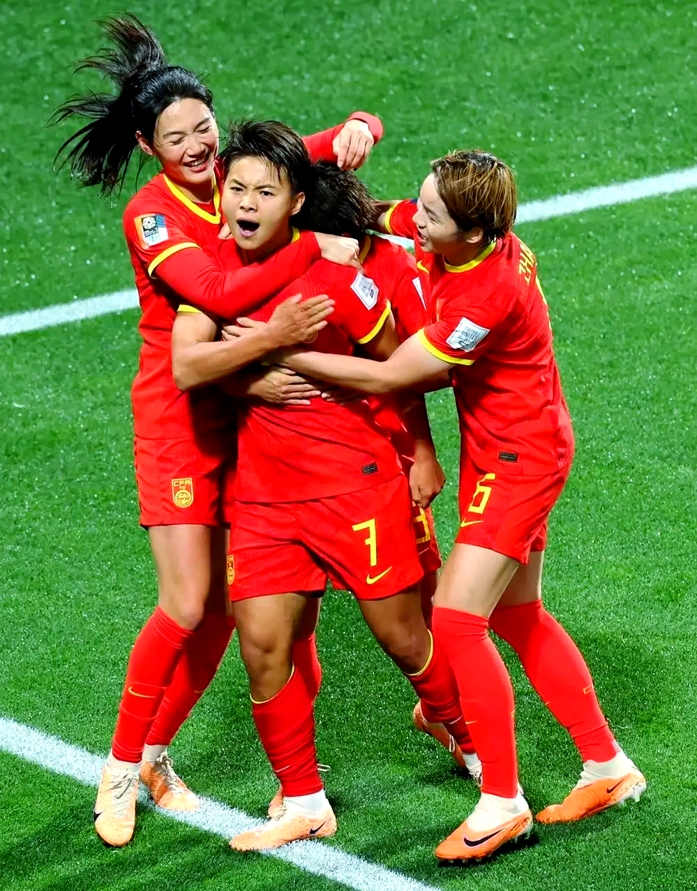 开云体育直播-世界女足联赛战况回顾，球队角逐激烈