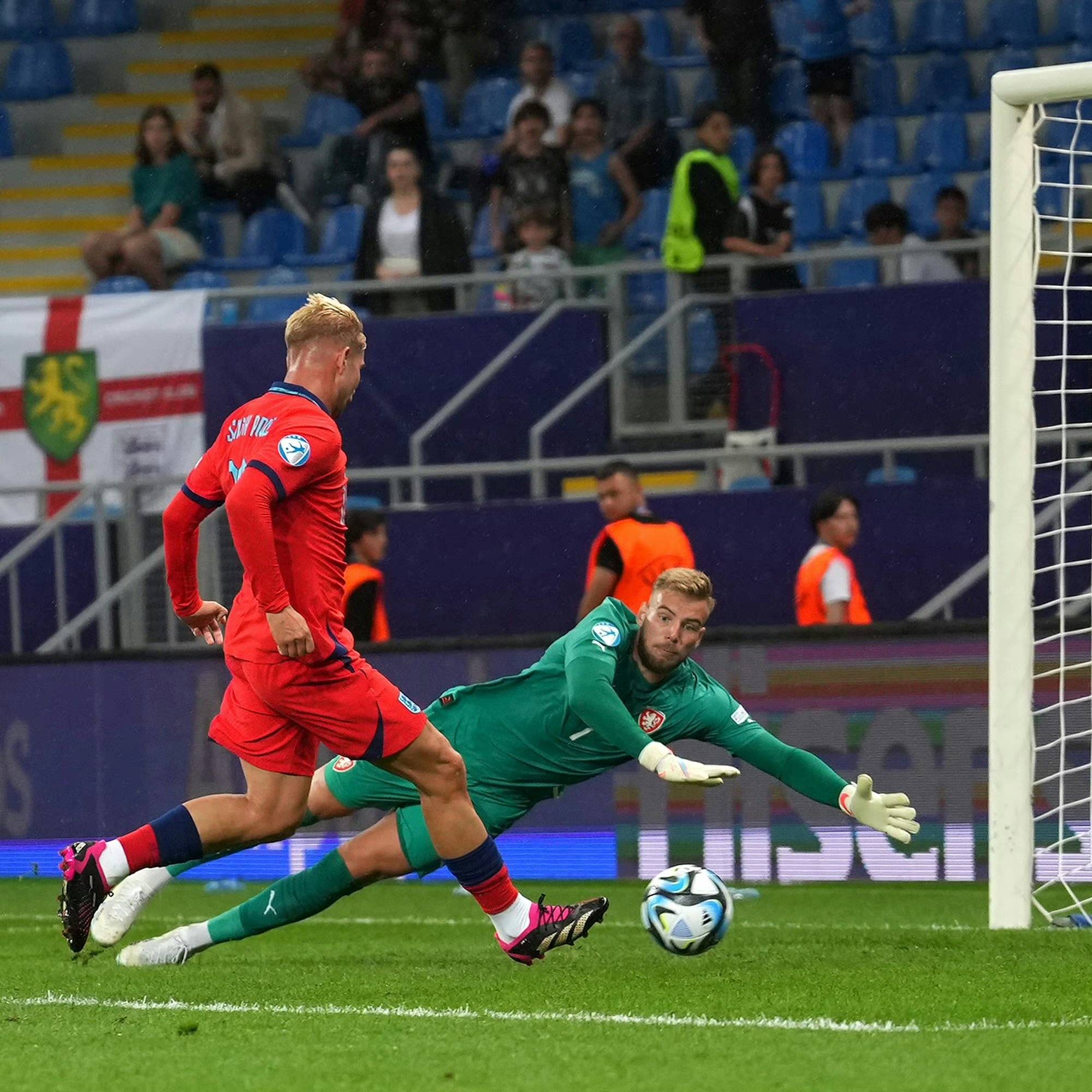 波兰队在欧洲赛场上斩获成功，进军四强