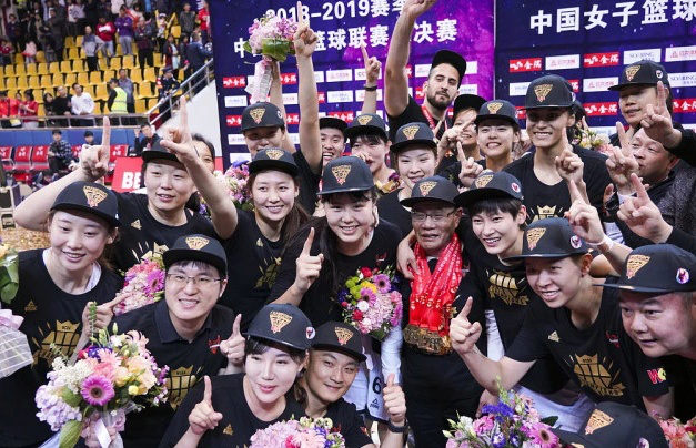 开云体育链接-甘冈险胜斯特拉斯堡，重夺联赛榜首