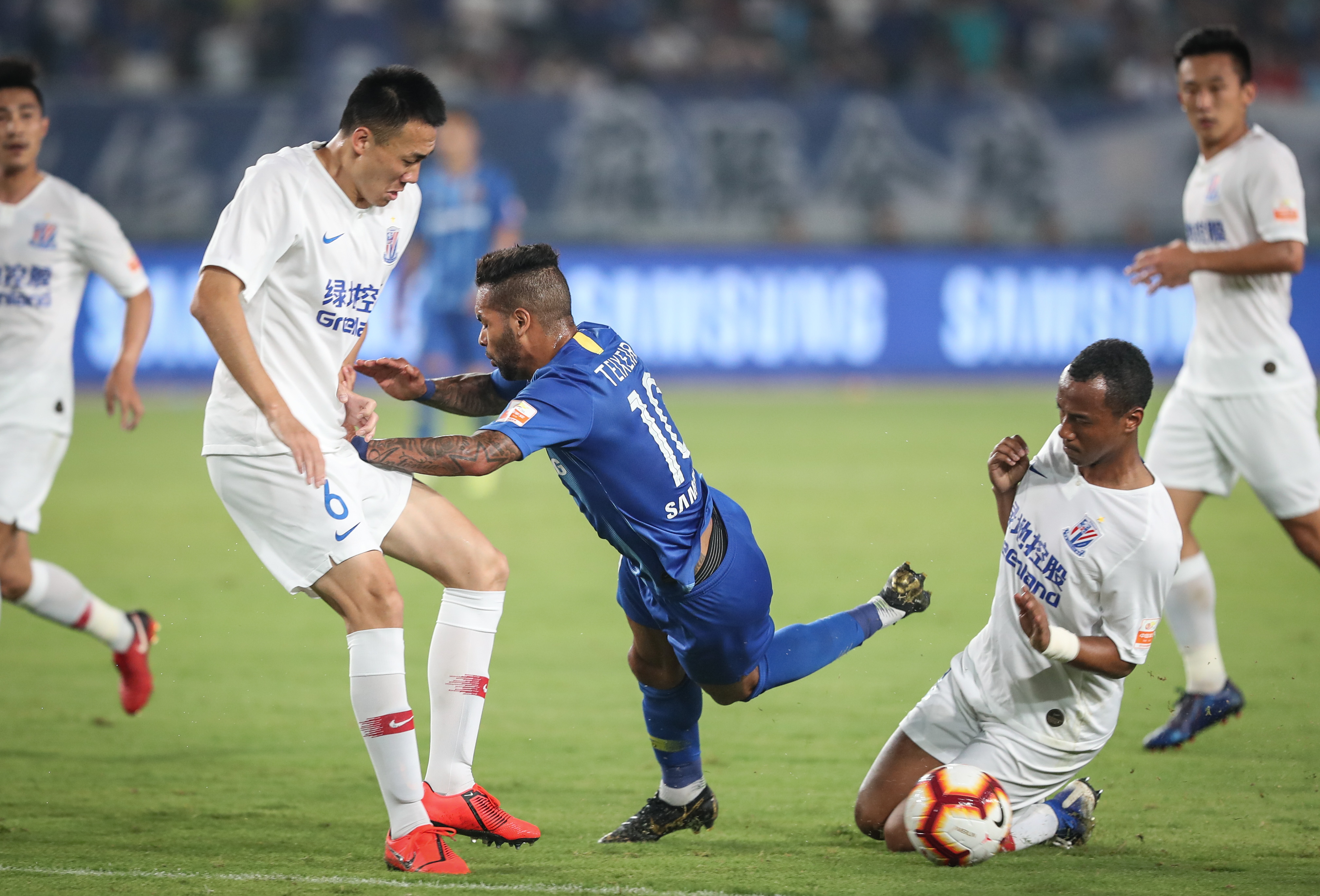 关于北京人和客场不敌江苏苏宁，遭遇两连败的信息