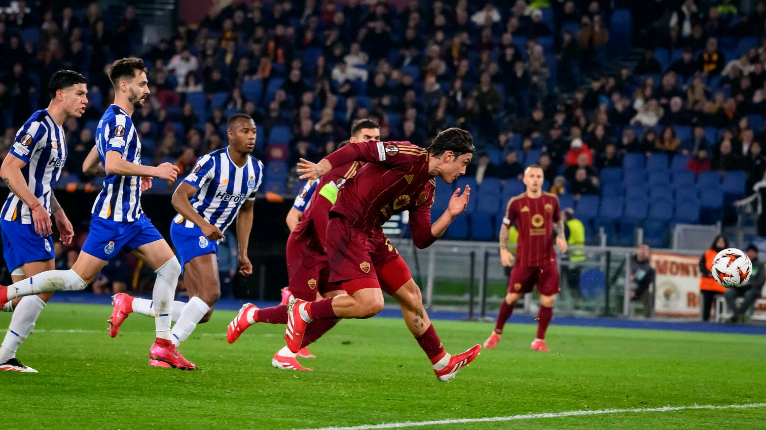 意甲比赛再次轰动球迷，激烈角逐不停