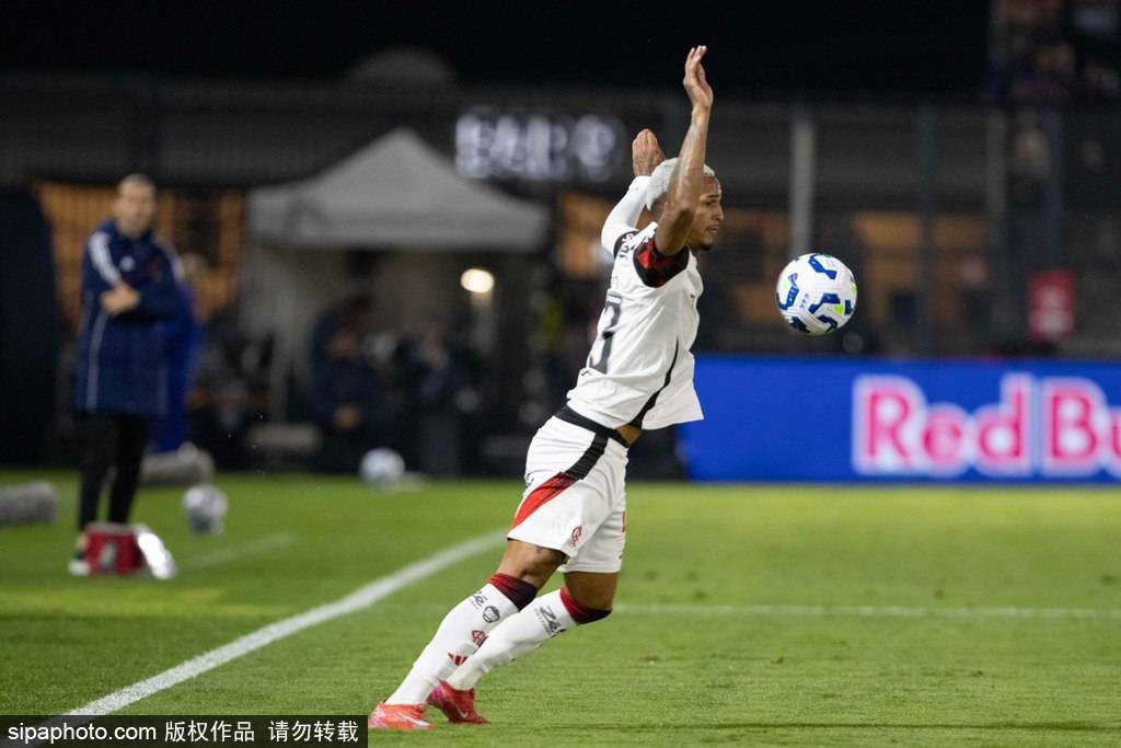 意甲比赛中一名球员的全新突破赢得赞誉