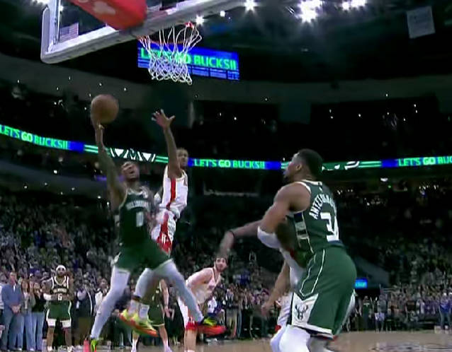 关于雄鹿队主场失利，总决赛前景堪忧的信息