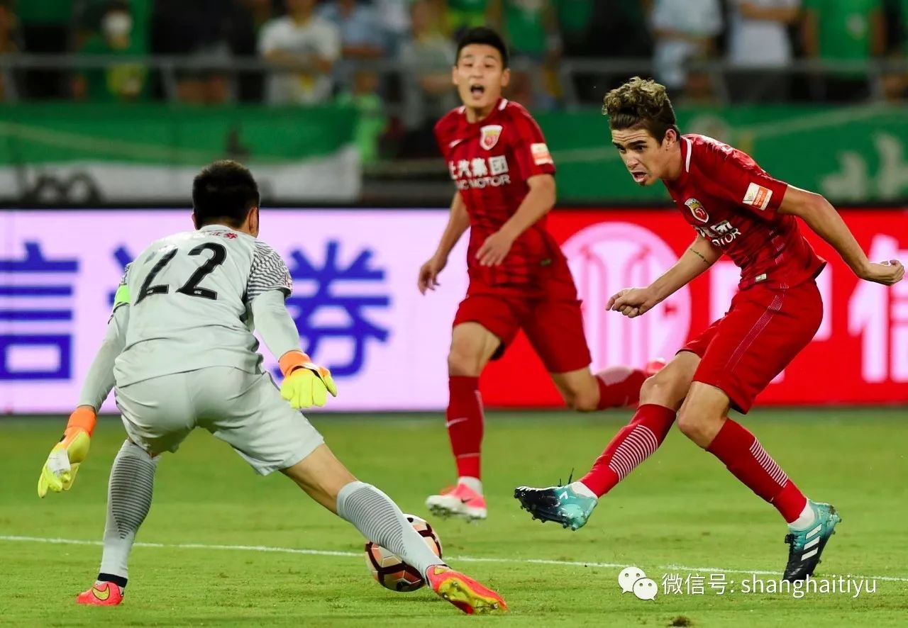 包含苏宁客场小胜上港，稳坐积分榜次席之位的词条