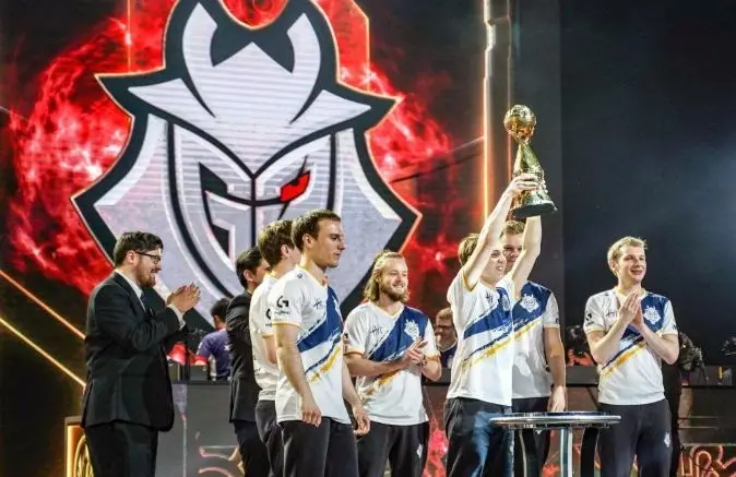 关于LPL战队再度冲击S赛冠军，粉丝热议抽签结果的信息